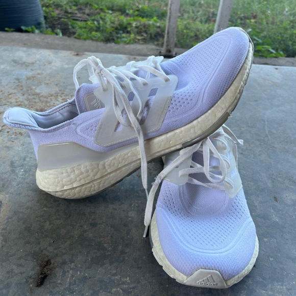 Adidas women’s Ultra Boost 21 size 8.5 - Picture 2 of 6